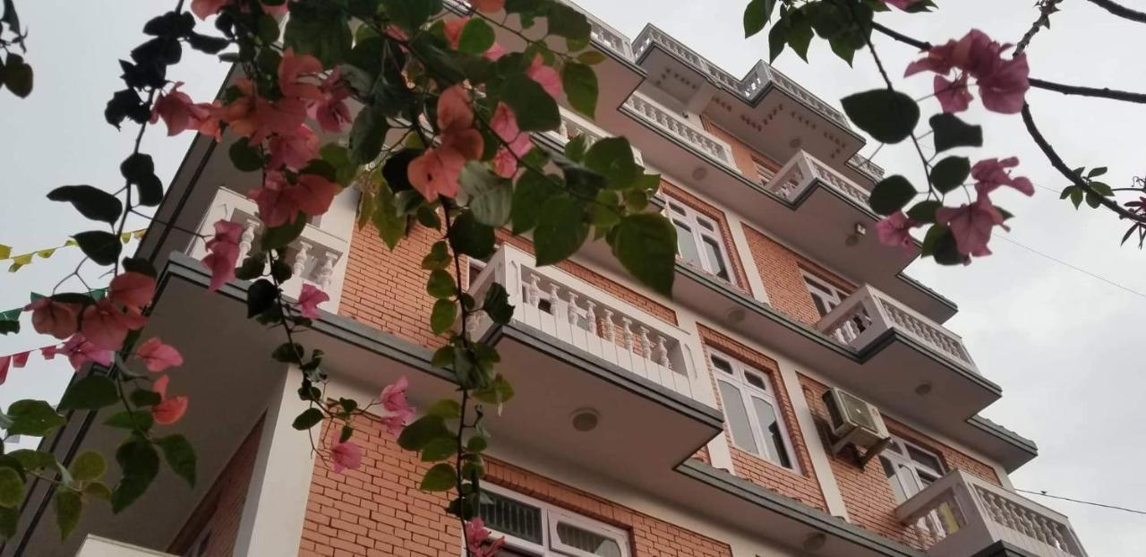 Hotel Cloud 9 Garden Kathmandu Exterior foto