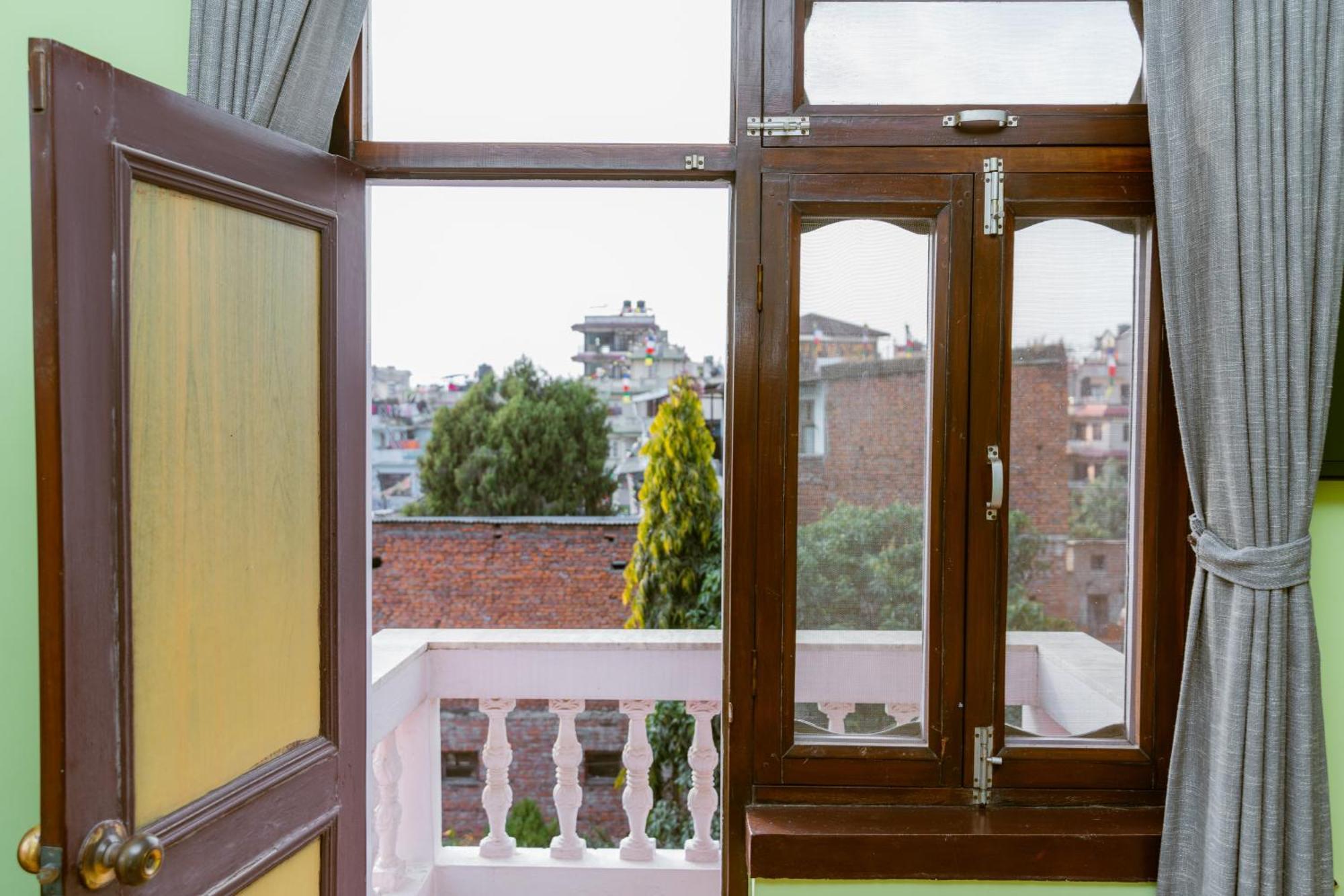 Hotel Cloud 9 Garden Kathmandu Exterior foto